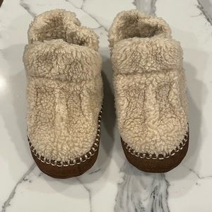 COPY - COPY - Lands End toddler slippers size 7-8